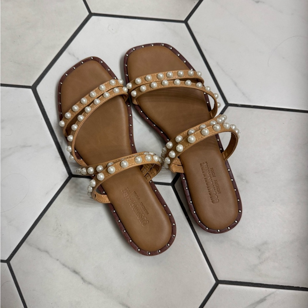 Cushionaire pearl sandals with memory foam foot